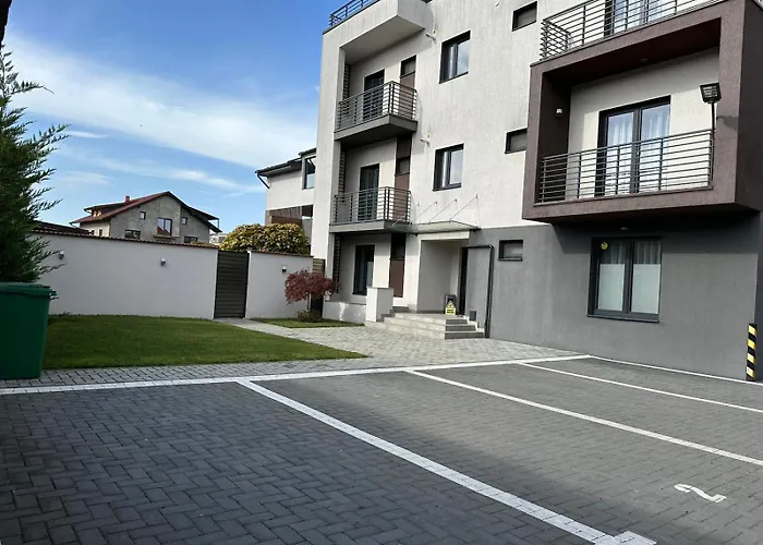 Close Luxury Glam Apartments